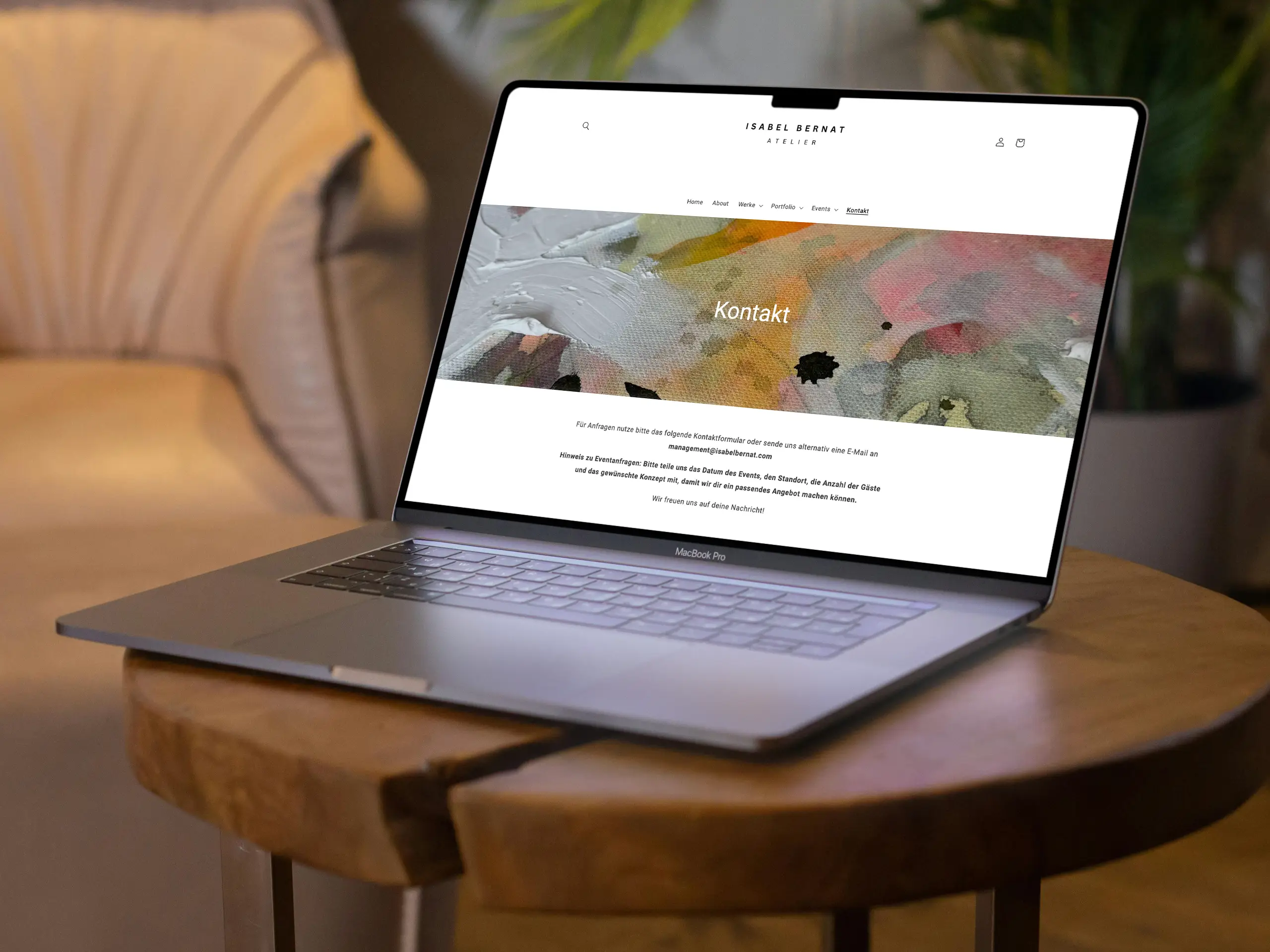 Bild von Laptop mit Isabel Bernats Webshop