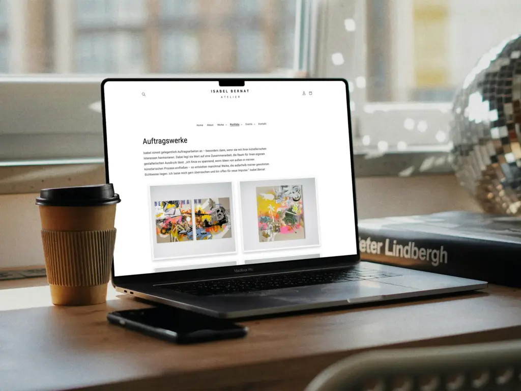 Bild von Laptop mit Isabel Bernats Webshop